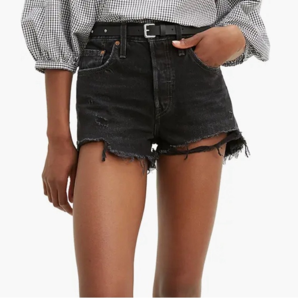 Levi’s 501  Button fly  Highwaist 2 1/2” inseam Shorts, Size 25